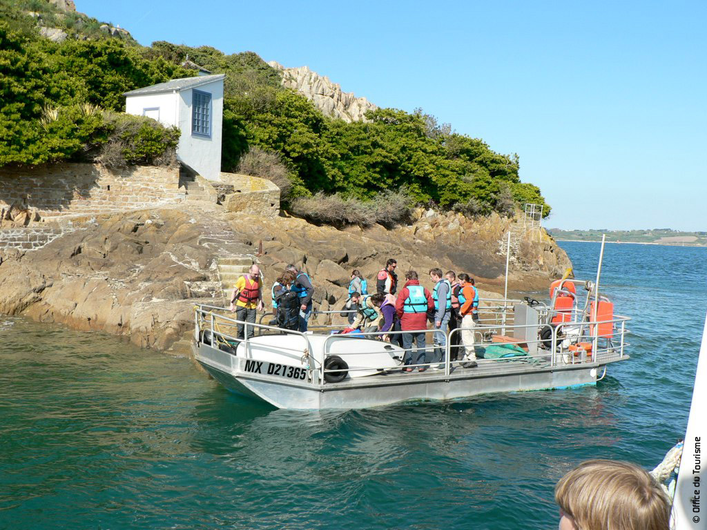 Groupe sur l’île Louët – Traversée en barge ostréïcole – Baie de Morlaix Groupe sur l'île Louët - Traversée en barge ostréïcole - Baie de Morlaix