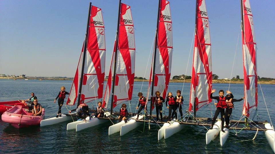 Stage de catamaran Topaz 12, enfant 10 à 12 ans – Plage du Kelenn – Carantec Stage de catamaran Topaz 12, enfant 10 à 12 ans - Plage du Kelenn - Carantec