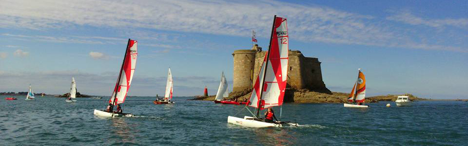 Stage de catamaran Topaz 12, enfant 10 à 12 ans – Chateau du Taureau en Baie de Morlaix Stage de catamaran Topaz 12, enfant 10 à 12 ans - Chateau du Taureau en Baie de Morlaix