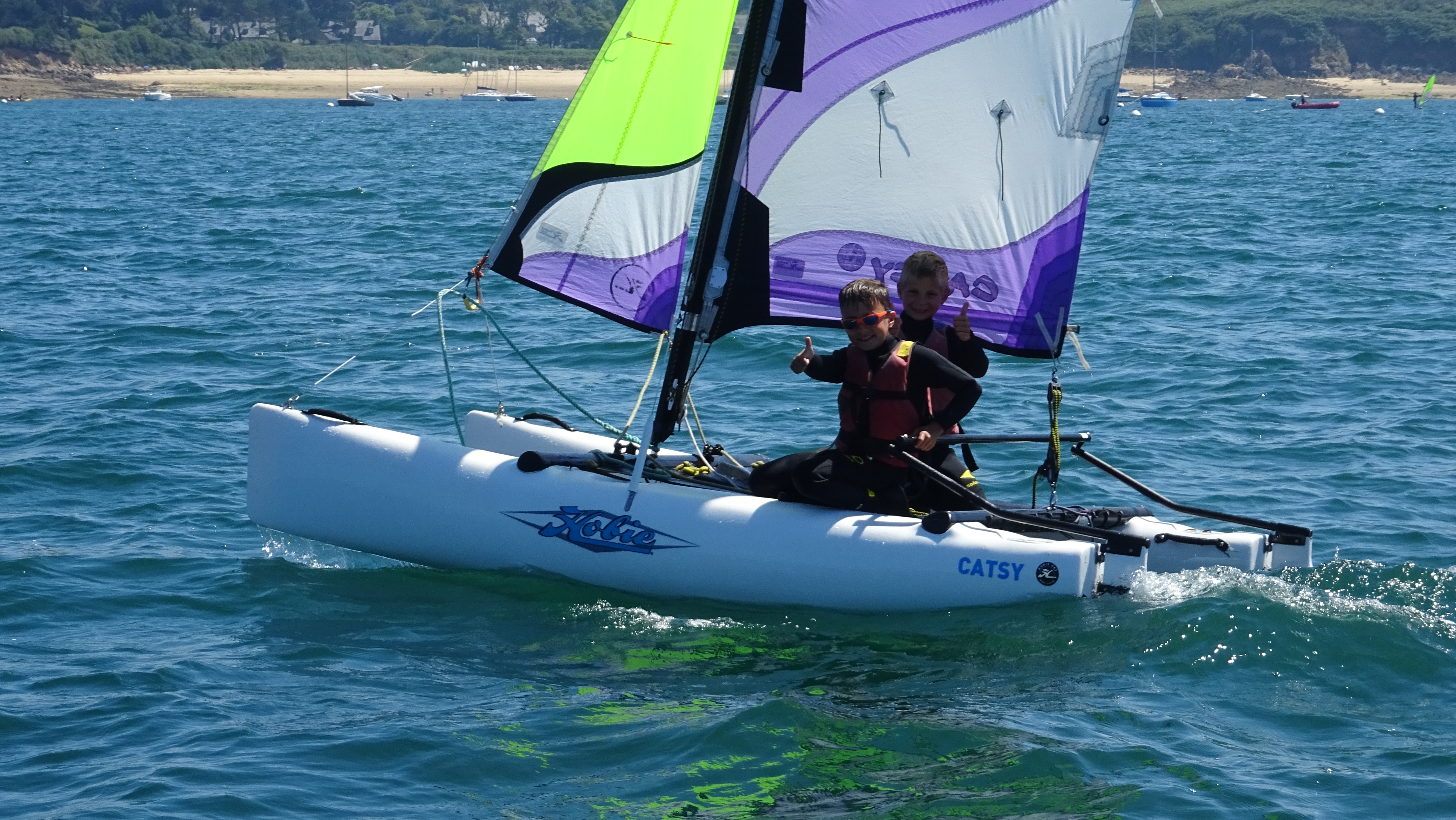 Stage de voile maxi glisse en catamaran Casty Carantec – plage du kelenn Stage de voile maxi glisse en catamaran Casty Carantec - plage du kelenn