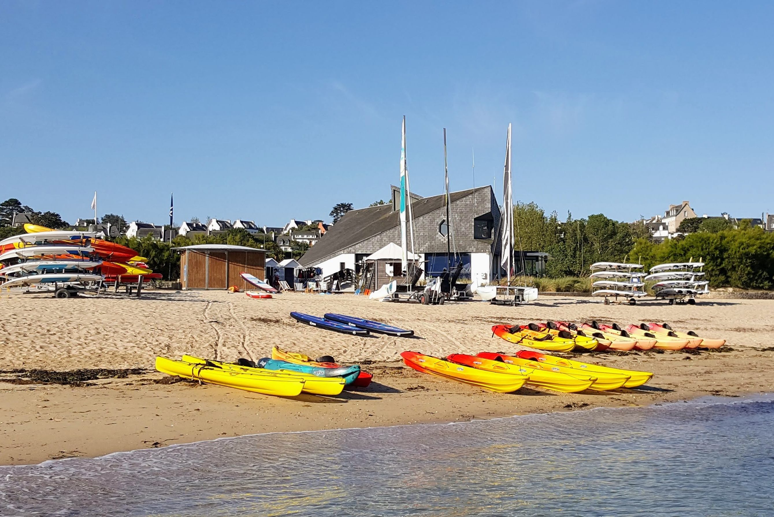 Point location Carantec, Plage du Kelenn, Kayak simple double ou famille, catamaran Point location Carantec, Plage du Kelenn, Kayak simple double ou famille, catamaran