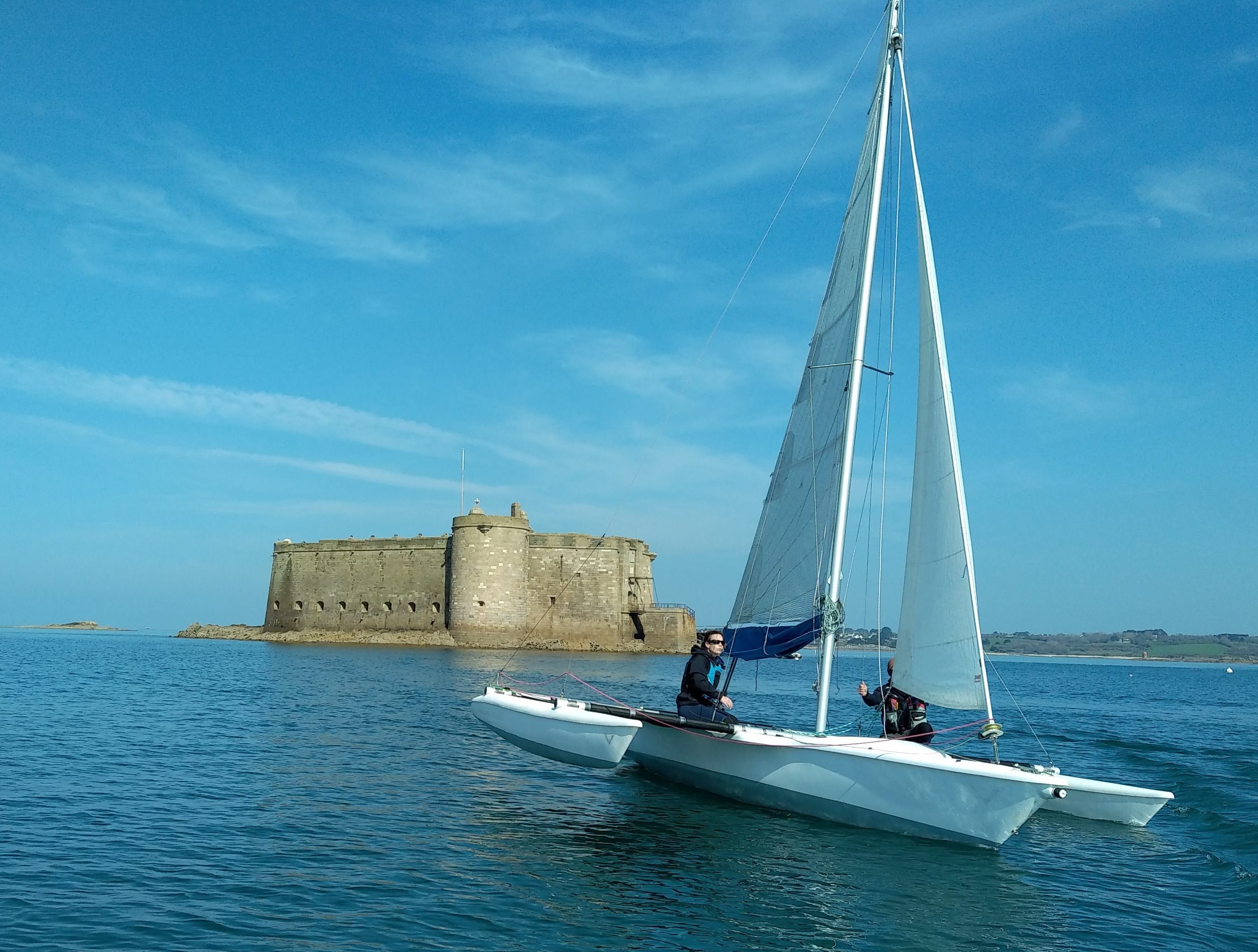 Stage Trimaran 6.50 – Baie de Morlaix – Chateau du Taureau Stage Trimaran 6.50 - Baie de Morlaix - Chateau du Taureau